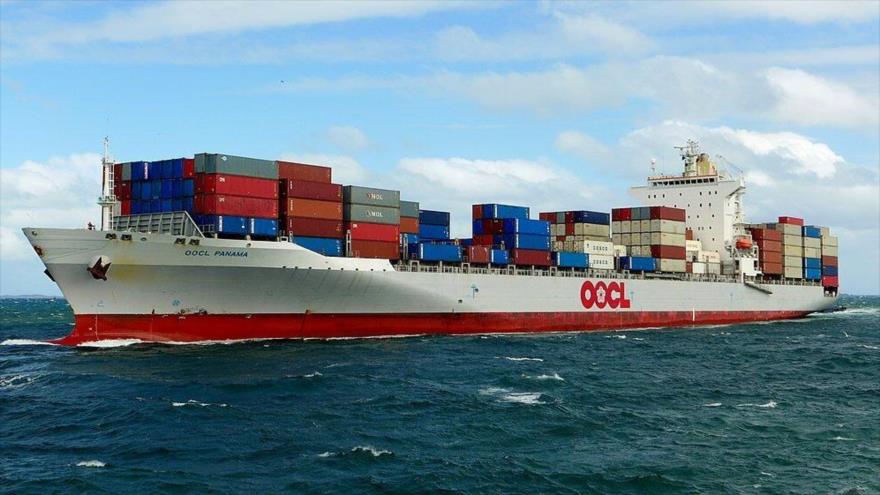 Un portacontenedor de la compañía Orient Overseas Container Line Ltd. (OOCL).