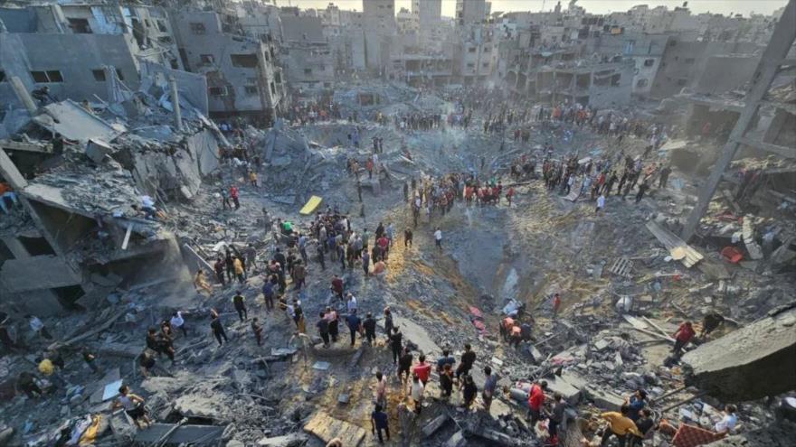 Las secuelas de bombardeo de Israel en el campo de refugiados de Yabalia, la Franja de Gaza.