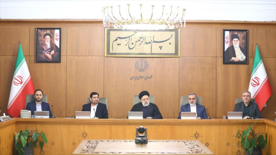 El presidente de Irán, Seyed Ebrahim Raisi (centro), en una reunión del Gabinete, 23 de diciembre de 2023. (Foto: President.ir)