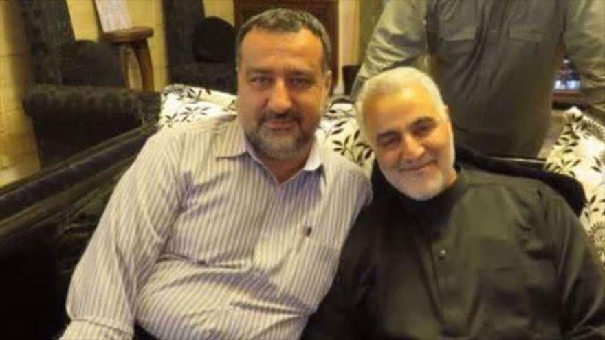 El asesor militar iraní en Siria, Seyed Razi Musavi (izq.), junto al comandante antiterrorista, el mártir Qasem Soleimani.