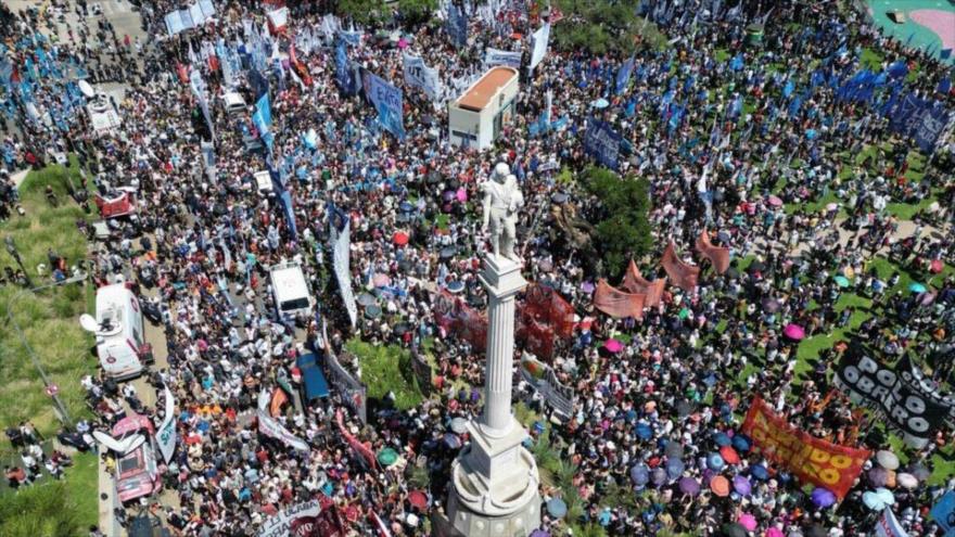 Sindicatos argentinos protestan contra polémicas reformas de Milei | HISPANTV
