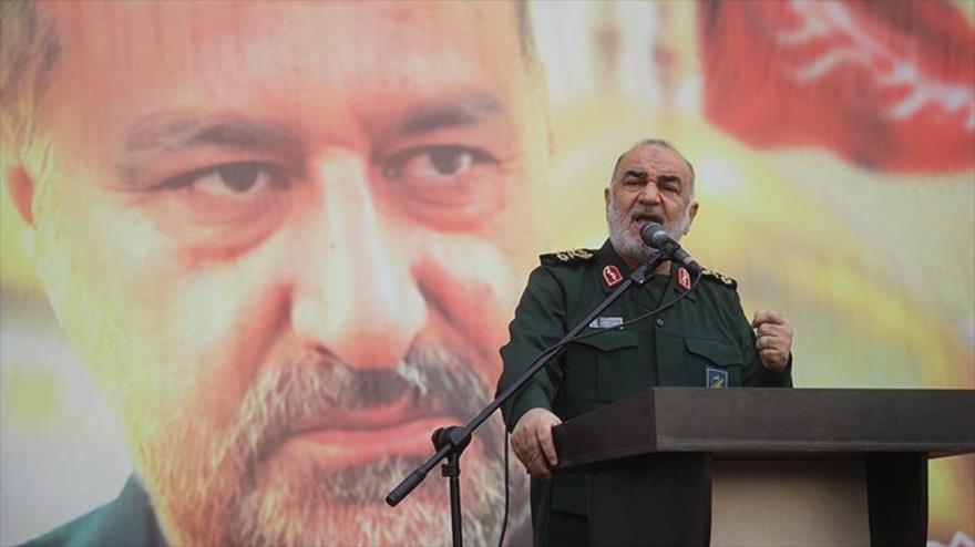 El comandante en jefe del CGRI, el general de división Hosein Salami, en el funeral del mártir Seyed Razi Musavi, Teherán, 28 de diciembre de 2023.