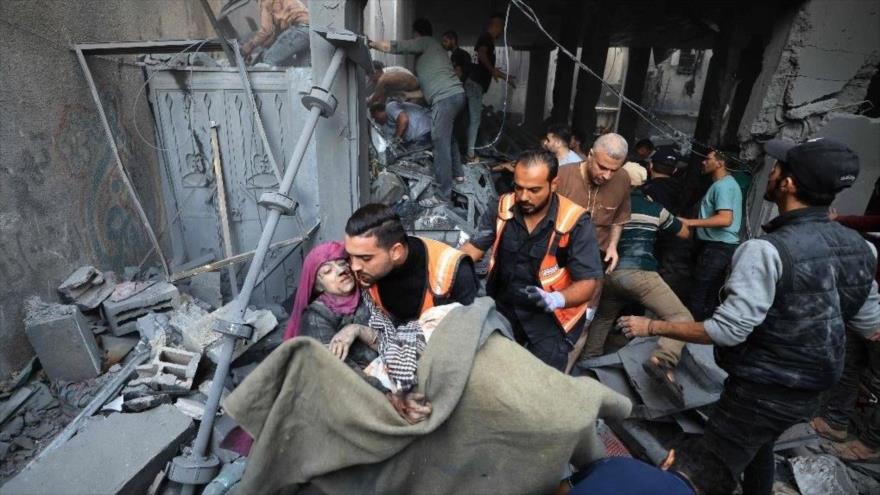 El ataque aéreo israelí sobre uno de los edificios que fueron blanco en Jan Yunis, Gaza. (Foto AFP)