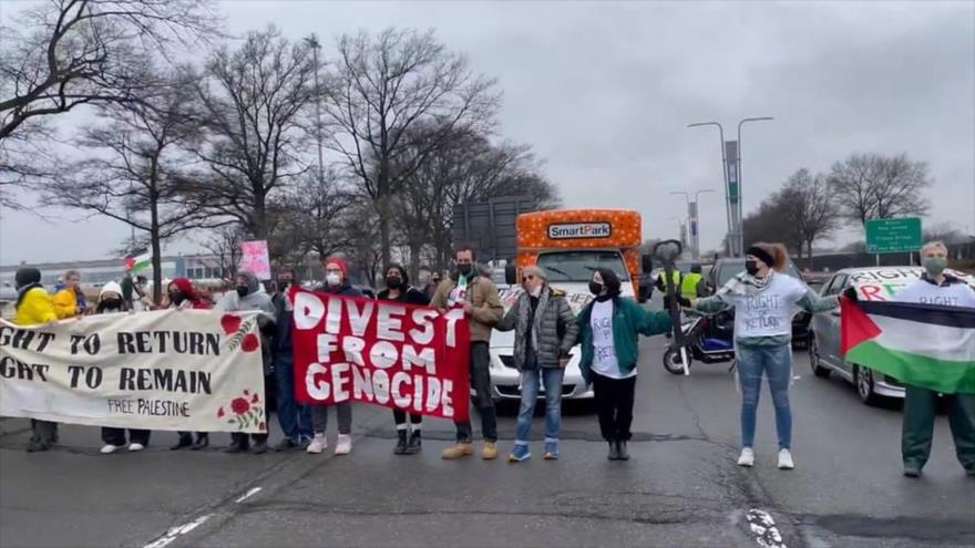 Manifestantes propalestinos bloquean una autopista en Nueva York