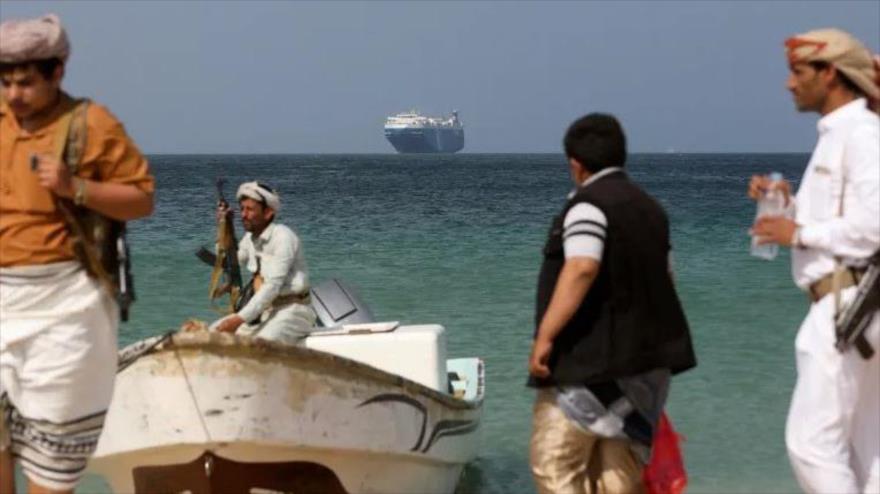 Las fuerzas yemeníes incautan el barco israelí Galaxy Leader en el mar Rojo y lo llevan a costas de Yemen, 20 de noviembre  de 2023. (Foto: Reuters)
