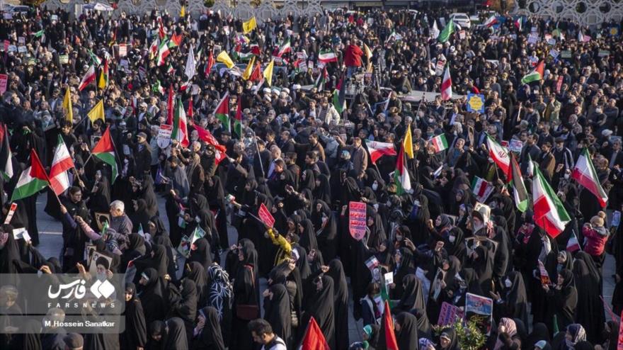 La manifestación de los iraníes para conmemorar 14.º aniversario de la ‘Epopeya del 9 de dey’, en Teherán, 30 de diciembre de 2023. (Foto: FARS)