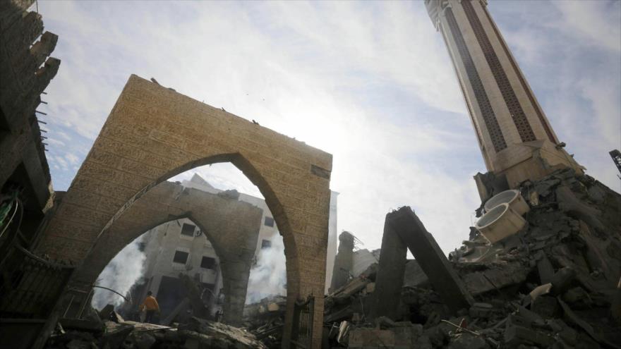 La Gran Mezquita de Jaffa destruida después del ataque aéreo israelí en Deir al-Balah, en Gaza, 8 de diciembre de 2023. (Foto: Anadolu)