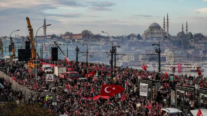 Una manifestación pro-Palestina en Turquía, Estambul, capital turca, 1de enero de 2024. (Foto: AP)