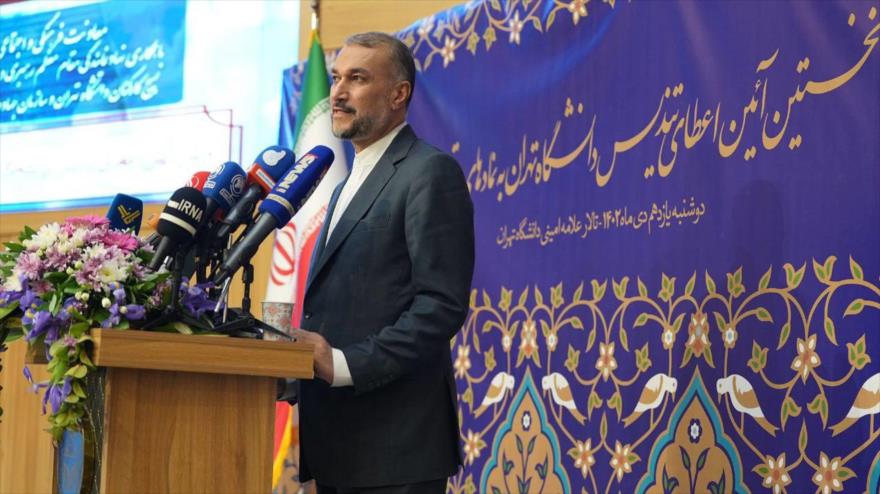El canciller de Irán, Hosein Amir Abdolahian, en un acto en la Universidad de Teherán, 1 de enero de 2024.