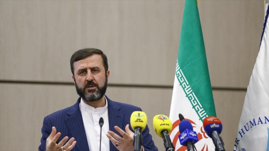 El secretario del Alto Consejo para los Derechos Humanos de Irán, Kazem Qaribabadi, habla ante la prensa. (Foto: FARS)
