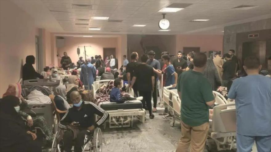 Pacientes con cáncer del Hospital de la Amistad Turco-Palestina en Gaza están asustados tras el violento bombardeo del régimen israelí, 29 de octubre de 2023. 
