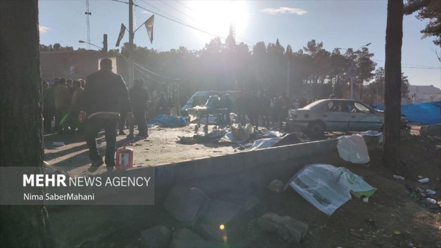 Destrucciones generadas tras doble atentado acaecido en la ciudad iraní de Kerman.