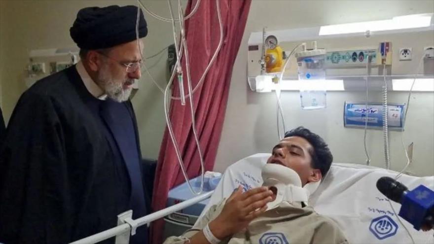 El presidente de Irán, Ebrahim Raisi, durante su visita del Hospital de Payambar e Azam en Kerman, 5 de enero de 2024.