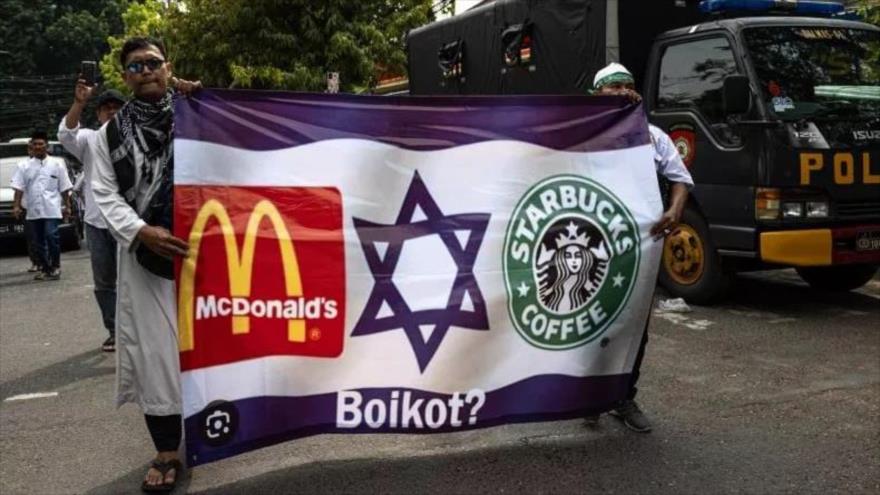 Manifestantes propalestinos llaman a boicotear las firmas McDonald’s y Starbucks. (Foto: Getty Images)