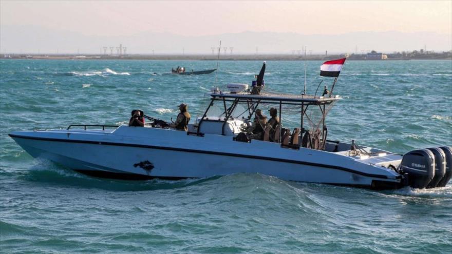 Miembros de los guardacostas yemeníes en una patrulla en el mar Rojo. FOTO: AFP