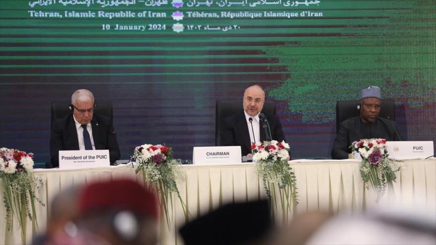 El presidente del Parlamento de Irán, Mohamad Baqer Qalibaf, durante una reunión del Comité Permanente sobre Palestina en la Unión Parlamentaria de OCI, Teherán, 10 de enero de 2024. 