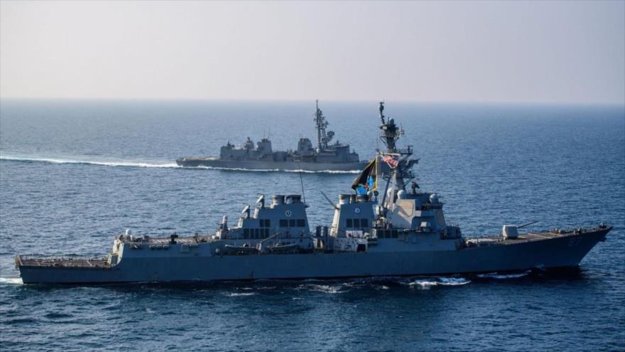 Los destructores de misiles guiados de EE.UU. y Japón navegan en el Golfo de Adén, 25 de noviembre de 2023. (Foto: UPI)