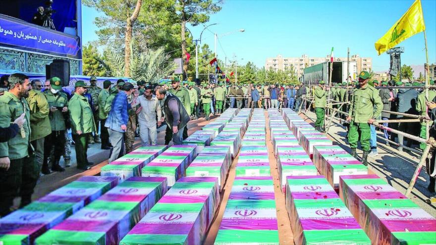 El funeral de las víctimas del doble atentado terrorista, celebrado en la ciudad de Kerman, en el sur de Irán, 5 de enero de 2024.