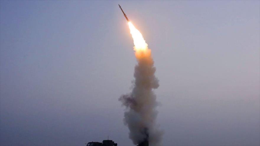 Pyongyang lança míssil balístico que pode atingir bases dos EUA |  HispanTV