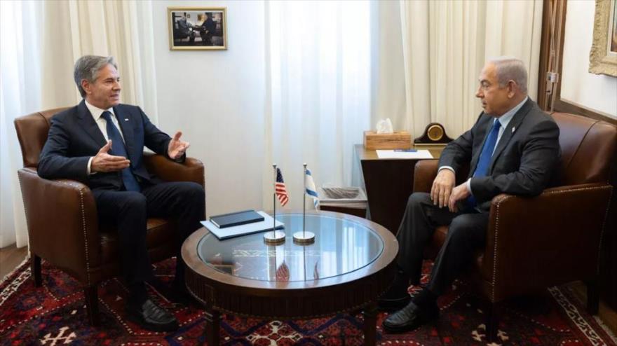 El secretario de Estado de Estados Unidos, Antony Blinken (izq.), se reúne con el primer ministro israelí, Benjamin Netanyahu, en Al-Quds (Jerusalén),1 de diciembre de 2023.