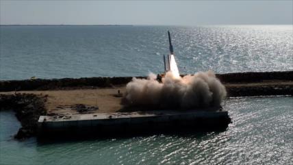Irán prueba con éxito tácticas modernas de defensa en masivas maniobras