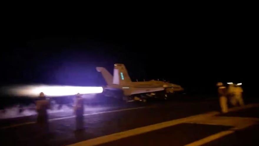 Un avión de la coalición antiyemení liderada por EE.UU. despega desde un lugar no revelado para realizar ataques aéreos contra objetivos en Yemen, 12 de enero de 2024.