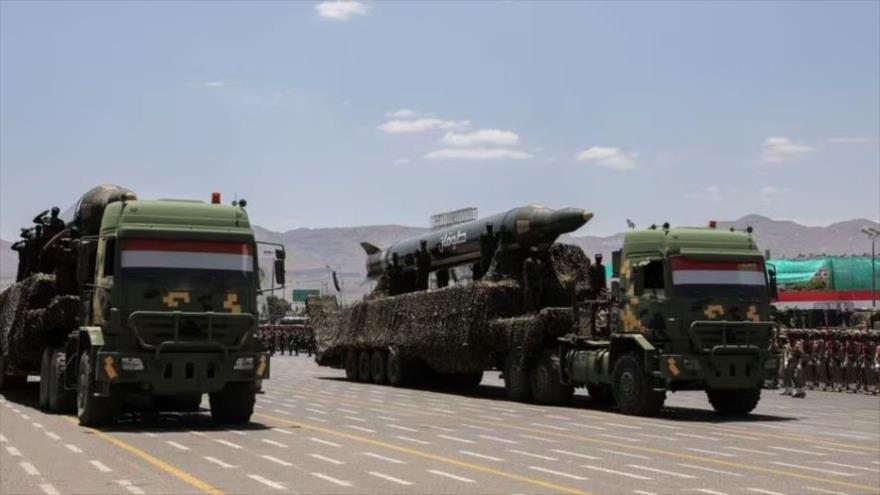 Yemen exhibe misiles balísticos durante un desfile militar en Saná, capital de Yemen, 21 de septiembre de 2023. (Foto: Reuters)