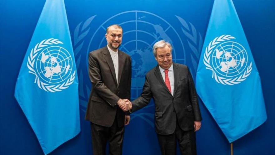 El canciller iraní, Hosein Amir Abdolahian (izda.), se reúne con el jefe de la ONU, António Guterres, en Nueva York, 23 de enero de 2024. (Foto: AP)