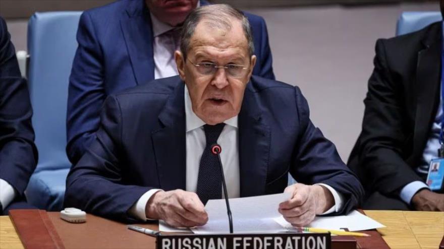 El canciller ruso, Serguéi Lavrov, ofrece un discurso en una reunión del Consejo de Seguridad sobre la crisis de Ucrania, 22 de enero de 2024. (Foto: Reuters)