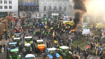 Ola de protestas e indignación de agricultores se extiende en Europa