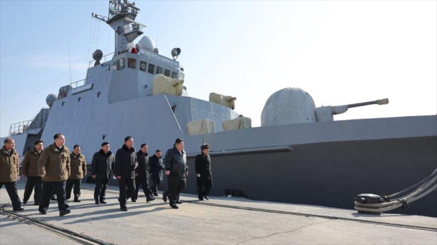 Kim inspecciona buques militares y ordena acelerar preparativos de guerra | HISPANTV