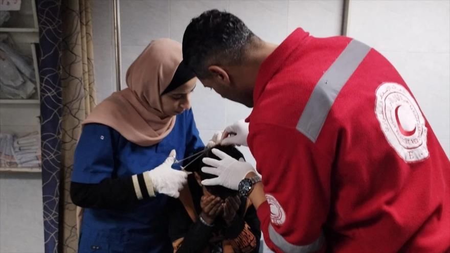 Un niño palestino herido recibe asistencia médica en el Hospital Al-Amal en Jan Yunis, Gaza, el 23 de enero. (Foto: Reuters).
