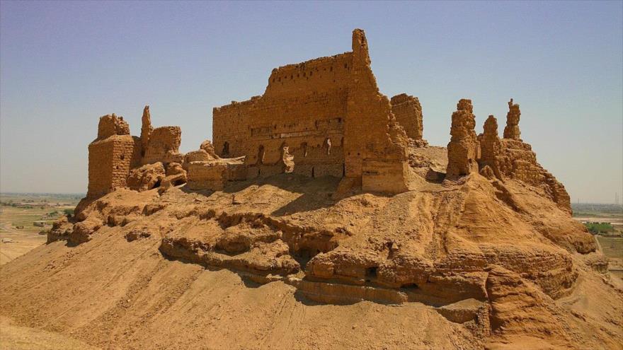 El histórico castillo de Al-Rahbe, en Deir Ezzor, este de Siria.