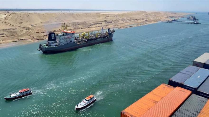 Tensión en mar Rojo reduce 46 % los ingresos del canal de Suez.
