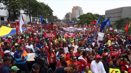 Masiva marcha en apoyo a Maduro en el Día de la Dignidad Nacional