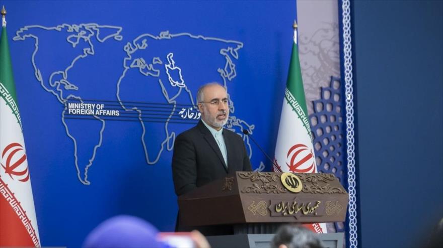 El portavoz de la Cancillería de Irán, Naser Kanani, durante una rueda de prensa semanal, 22 de enero de 2024. (Foto: FARS)
