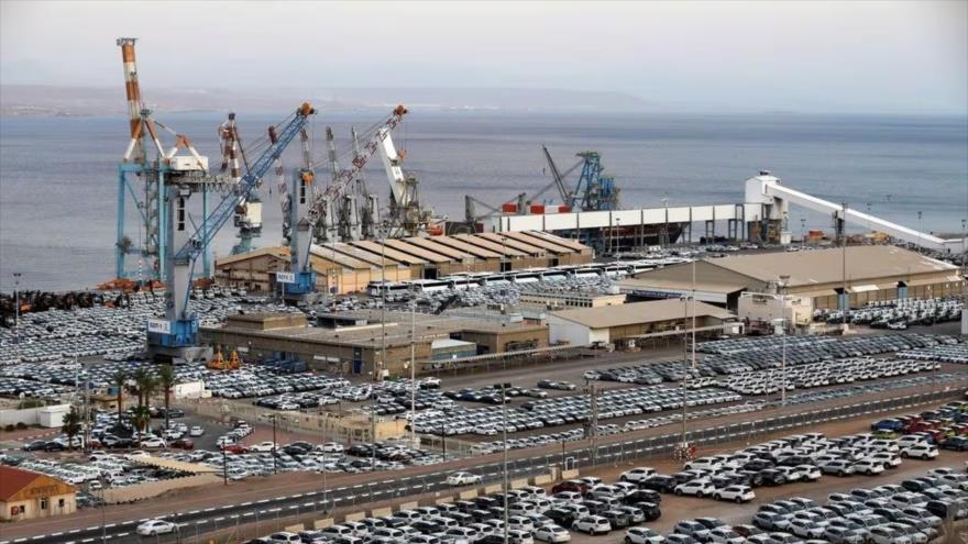 Puerto israelí de Eilat en los territorios ocupados palestinos.