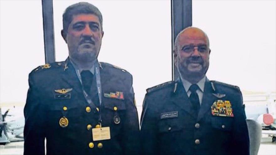 El general de brigada iraní Bahman Behmard (izda.), reunido con el general saudí Fayyad bin Hamed al-Ruwaili, en Riad, 5 de febrero de 2024.