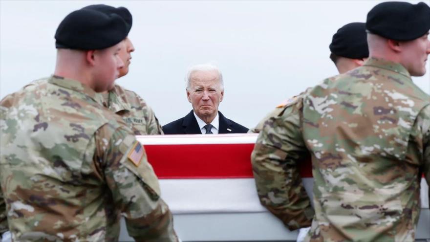 El presidente de EE.UU., Joe Biden, en la ceremonia de trasladar los cuerpos de militares asesinados en Jordania, 2 de febrero de 2024. (Foto: Getty Images)