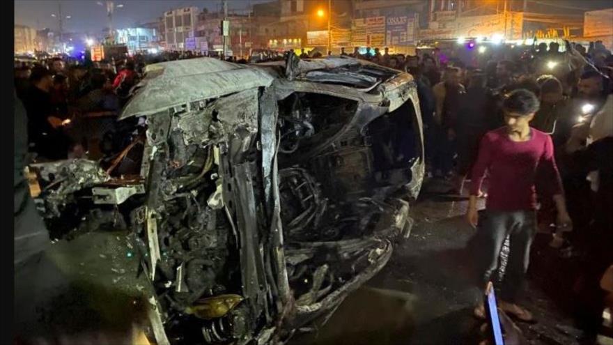 El coche destruido por ataque terrorista de un dron estadounidense en Bagdad, Irak, 7 de febrero de 2024.