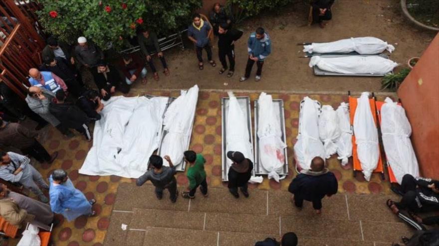 Cuerpos de las víctimas de los ataques israelíes contra el este de Jan Yunis, sur de Gaza. 5 de diciembre de 2023. (Foto: REUTERS)