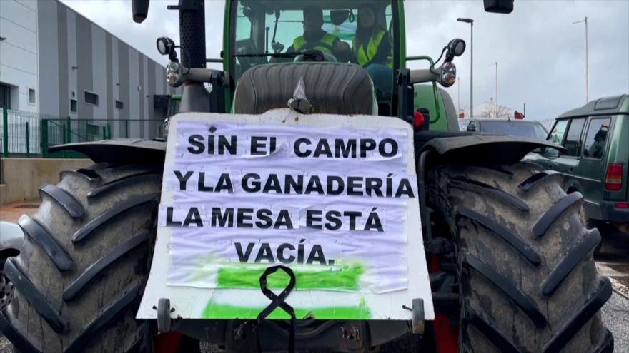 Agricultores mantienen activa su protesta por toda Europa 