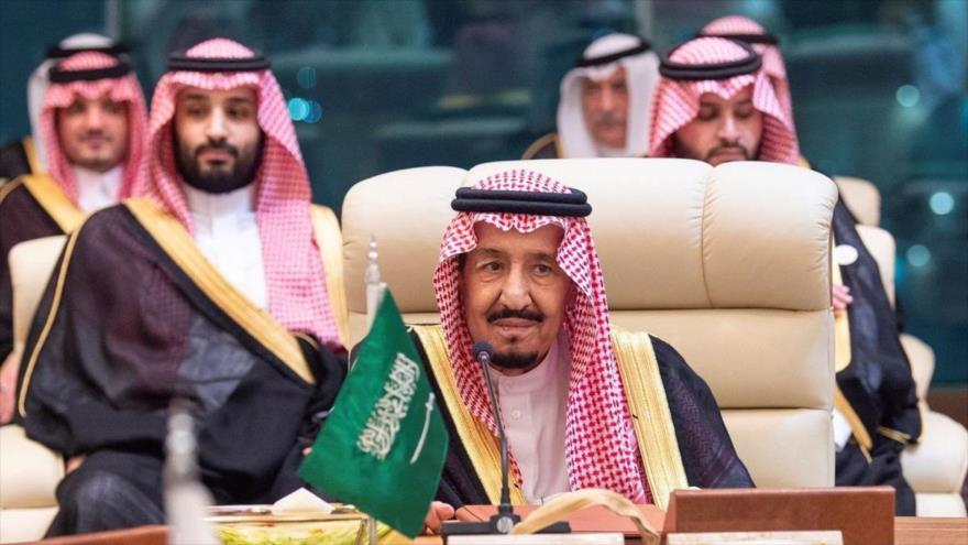 El rey de Arabia Saudí, Salman bin Abdulaziz Al Saud, y el príncipe heredero Muhamad bin Salman Al Saud, durante un acto.