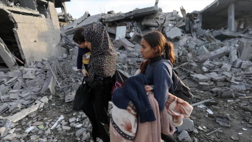Palestinos abandonan el lugar de un ataque israelí en Rafah, sur de Gaza, 12 de febrero de 2024. (Foto: Reuters)