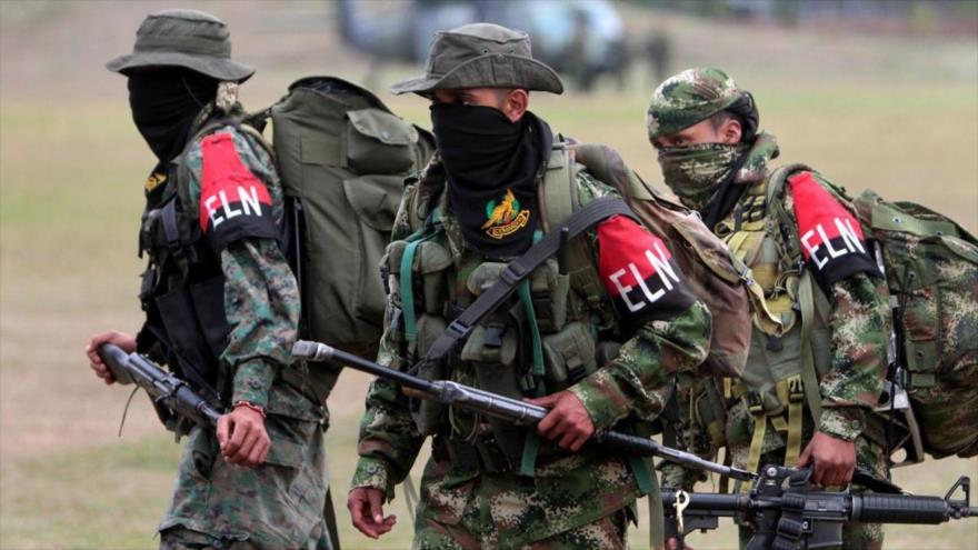 Miembros armados del Ejército de Liberación Nacional de Colombia.