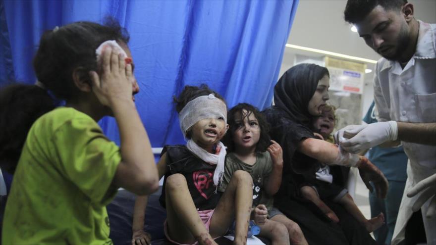 Niños palestinos heridos por los ataques de Israel en el hospital Shifa en la ciudad de Gaza.