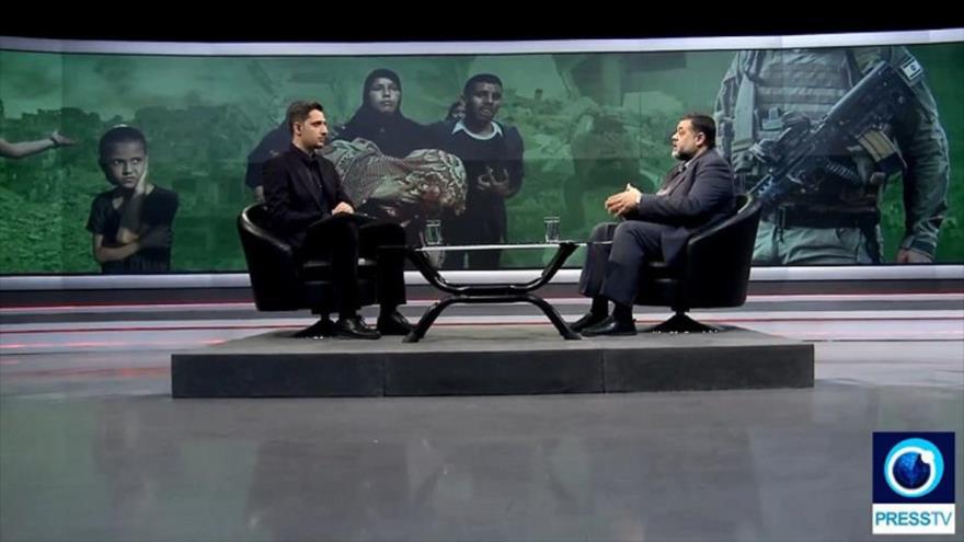 El representante de HAMAS en El Líbano, Osama Hamdan (dcha.) en una entrevista exclusiva con Press TV.