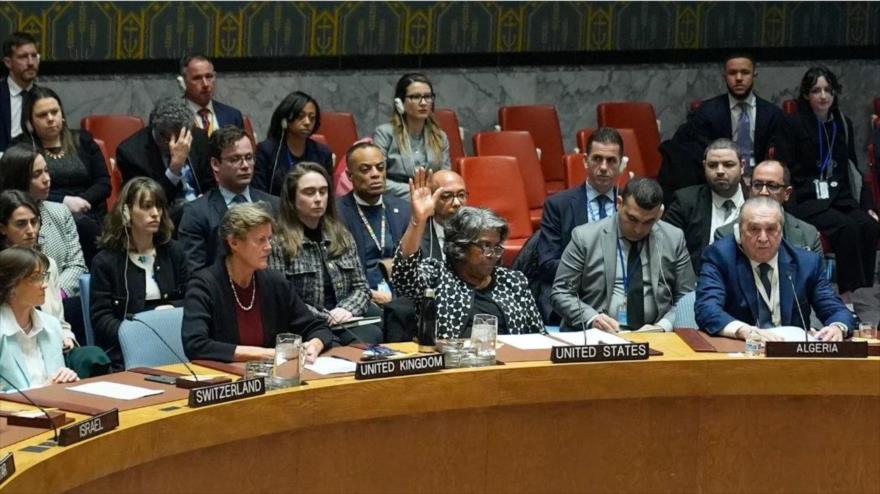 Linda Thomas-Greenfield, embajadora de EEUU en la ONU, vota en contra de la resolución por un alto el fuego en Gaza. (Foto:AP)