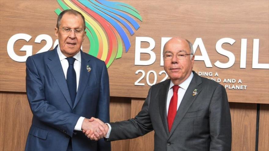El canciller ruso, Serguéi Lavrov, y su homólogo brasileño, Mauro Viera, en Río de Janeiro. 21 de febrero de 2024