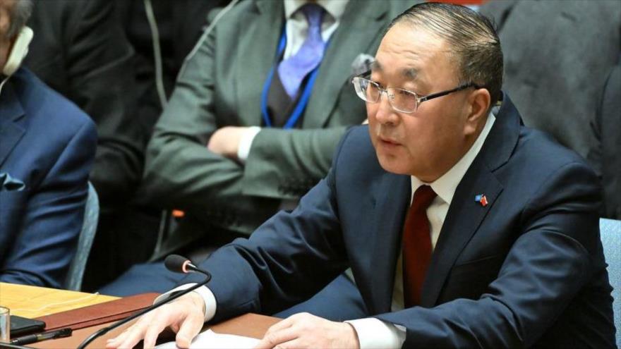 El representante chino ante las Naciones Unidas, Zhang Jun, en una reunión del Consejo de Seguridad, 23 de febrero de 2024. (Foto: un.org)